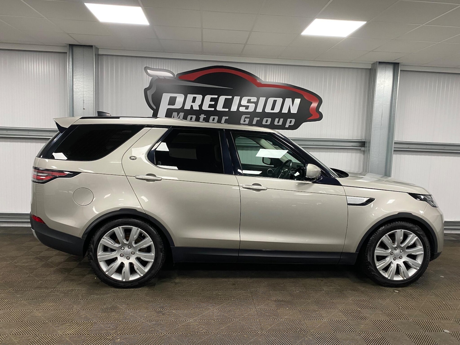 Used Land Rover Discovery 2017 for sale - 76865844: Photo 24