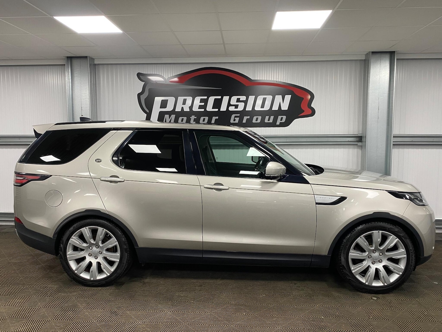 Used Land Rover Discovery 2017 for sale - 76865844: Photo 25