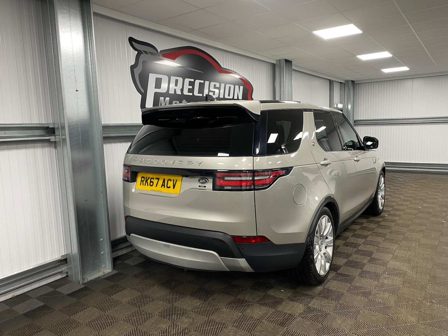 Used Land Rover Discovery 2017 for sale - 76865844: Photo 26