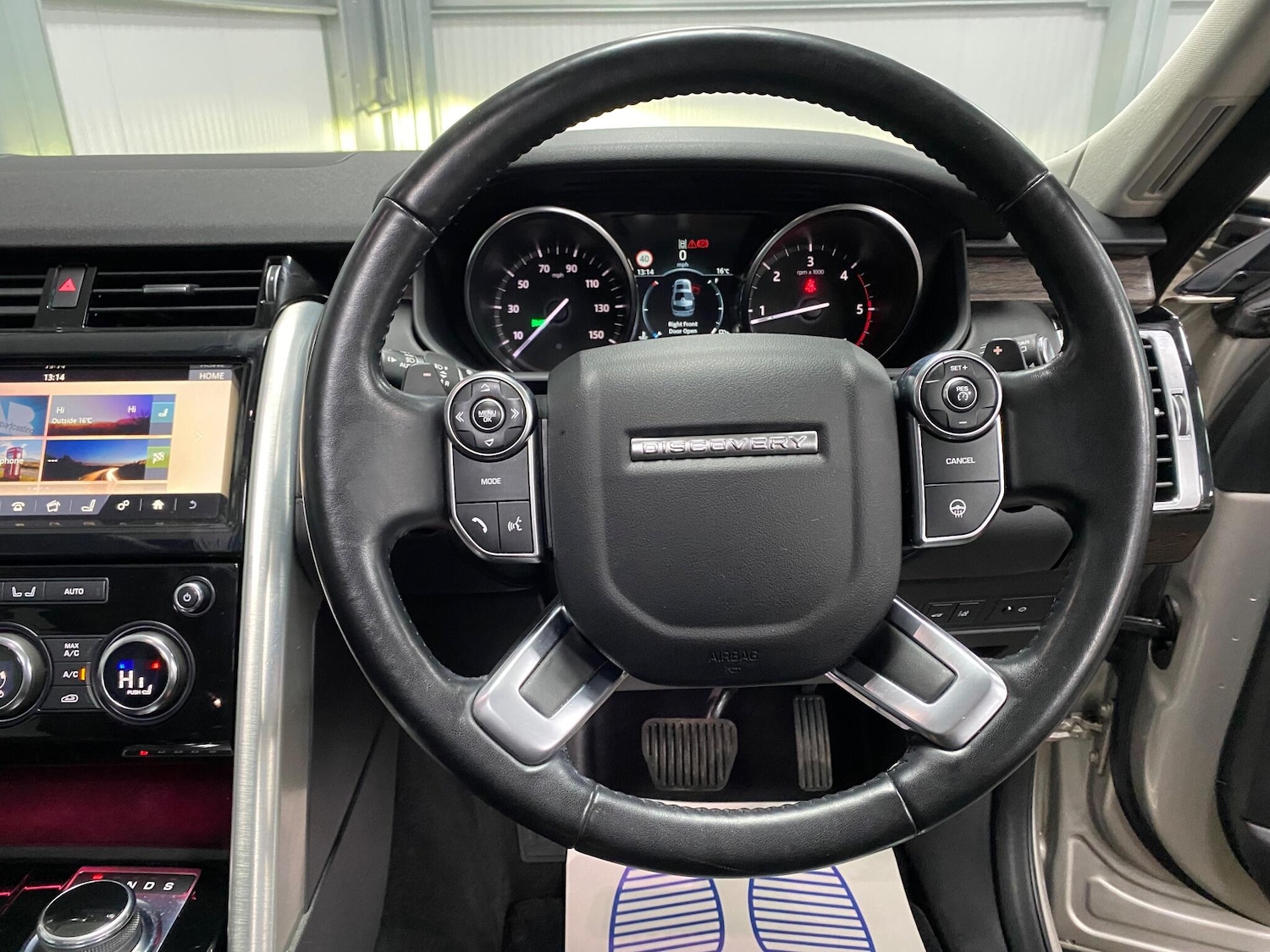 Used Land Rover Discovery 2017 for sale - 76865844: Photo 29