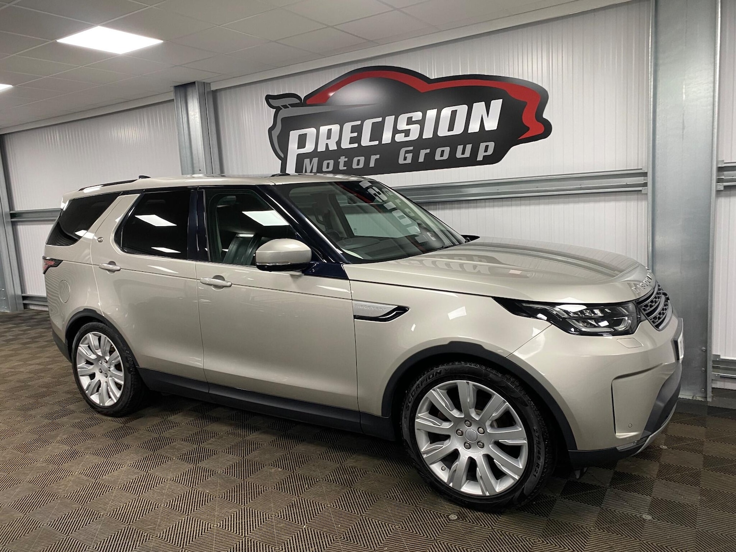 Used Land Rover Discovery 2017 for sale - 76865844: Photo 3