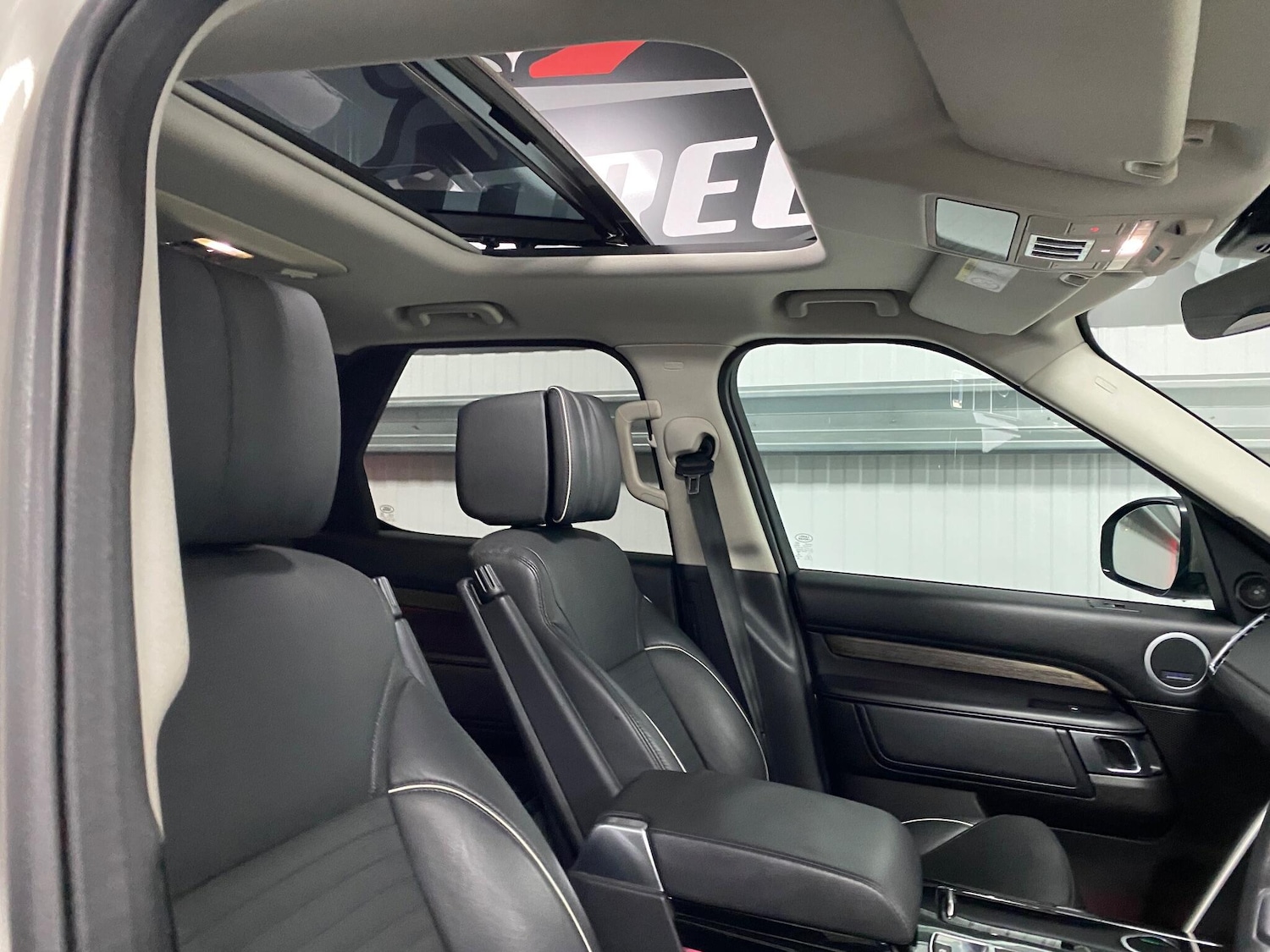 Used Land Rover Discovery 2017 for sale - 76865844: Photo 31