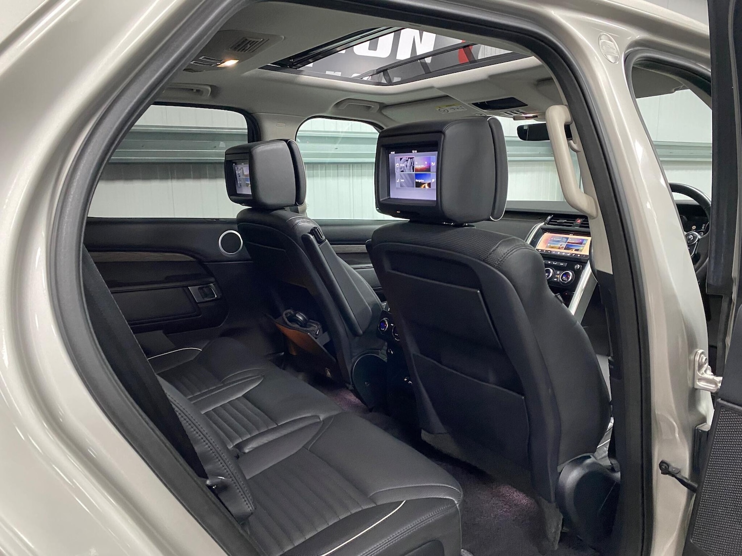 Used Land Rover Discovery 2017 for sale - 76865844: Photo 37