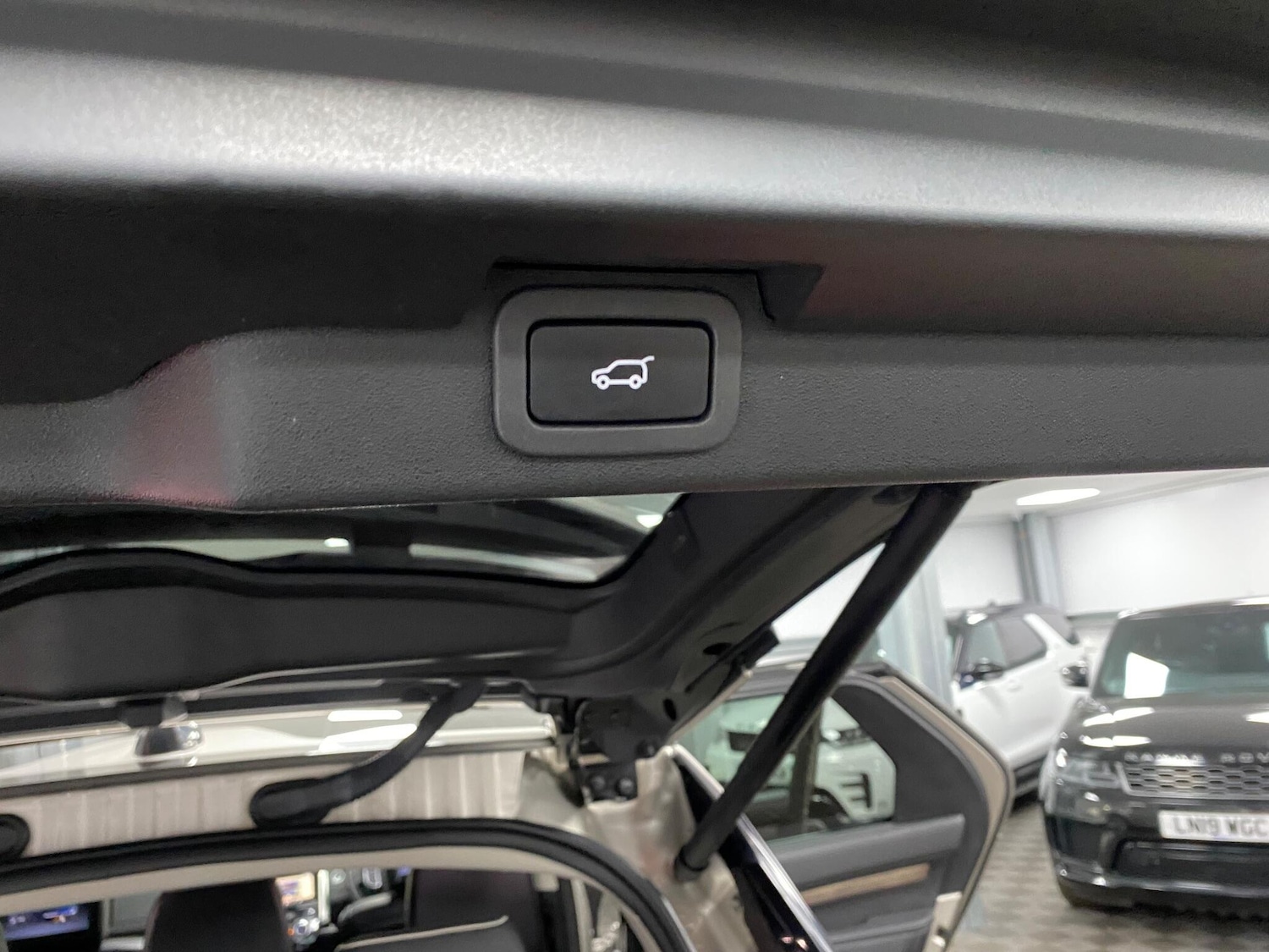 Used Land Rover Discovery 2017 for sale - 76865844: Photo 38