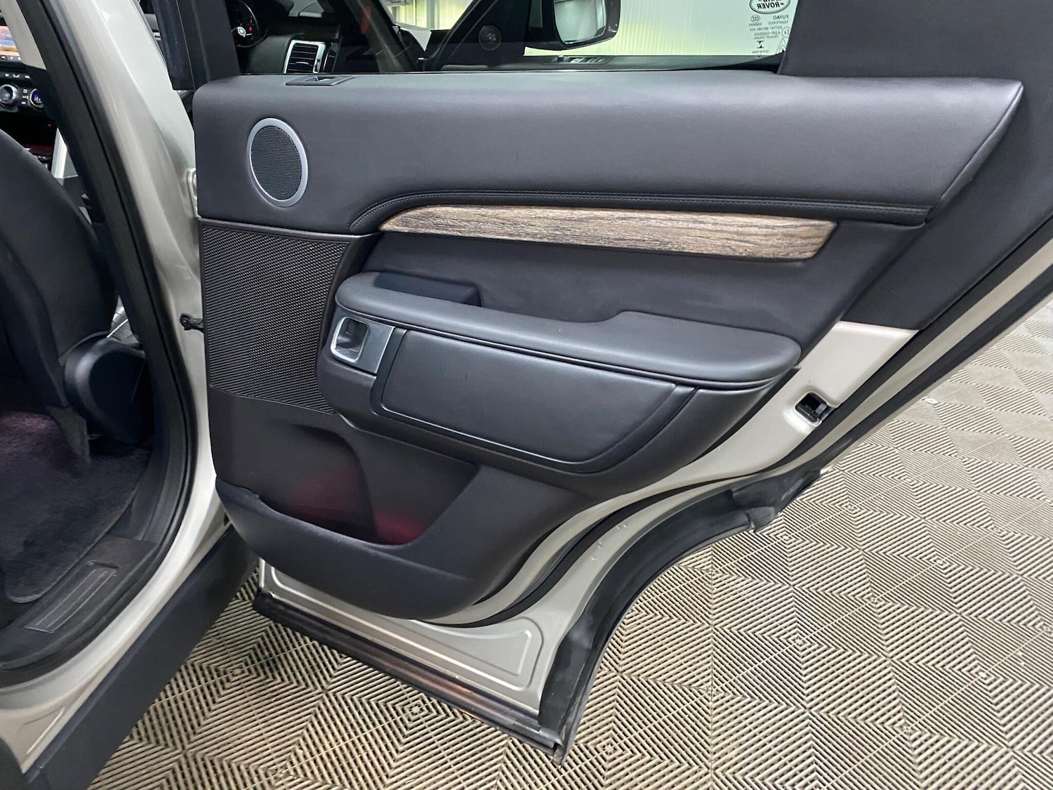 Used Land Rover Discovery 2017 for sale - 76865844: Photo 41