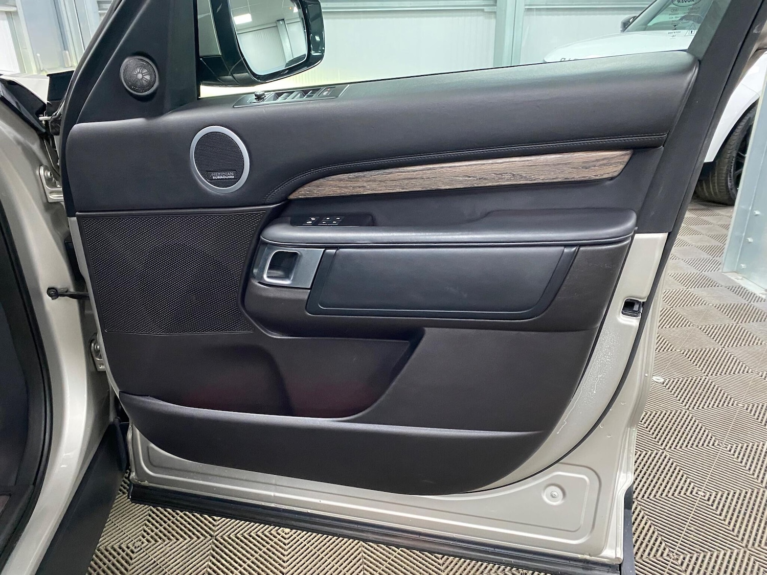 Used Land Rover Discovery 2017 for sale - 76865844: Photo 42