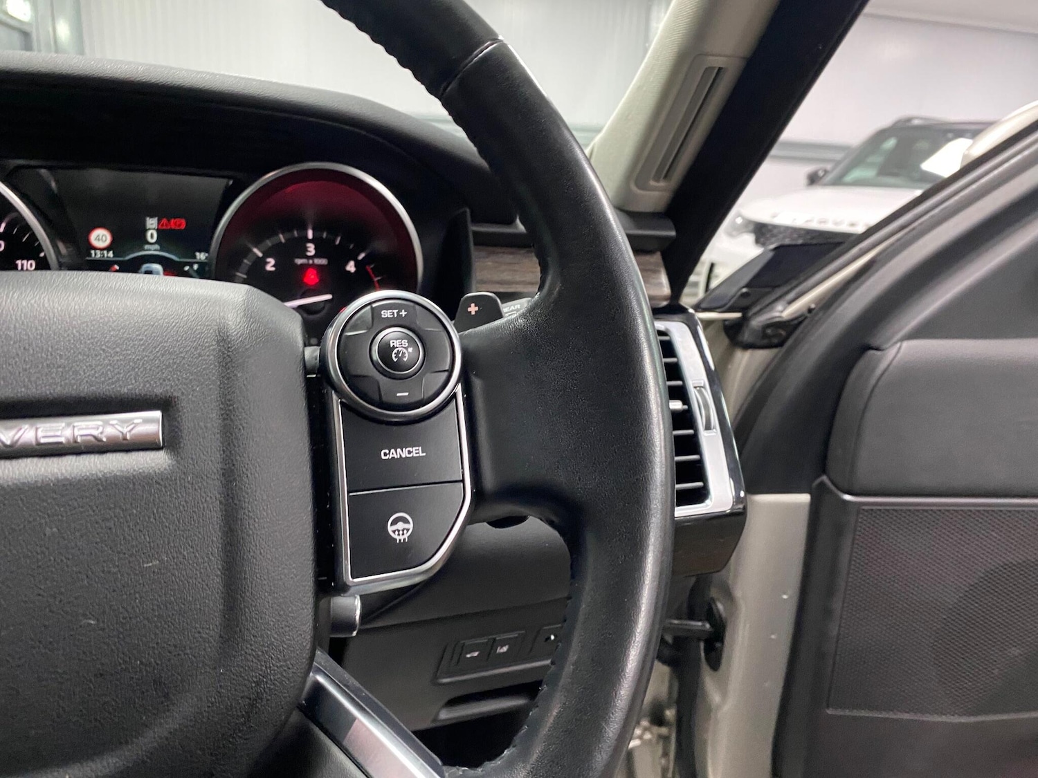 Used Land Rover Discovery 2017 for sale - 76865844: Photo 46