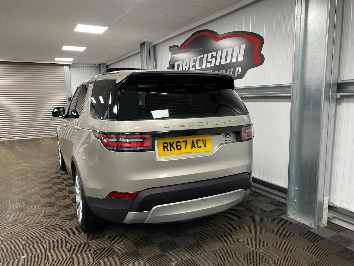 Used Land Rover Discovery 2017 for sale - 76865844: Photo 5