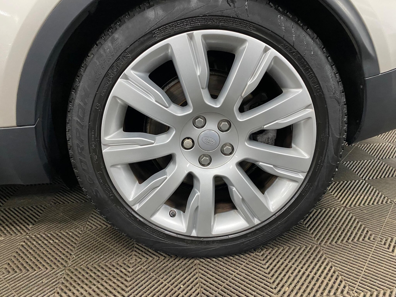 Used Land Rover Discovery 2017 for sale - 76865844: Photo 52