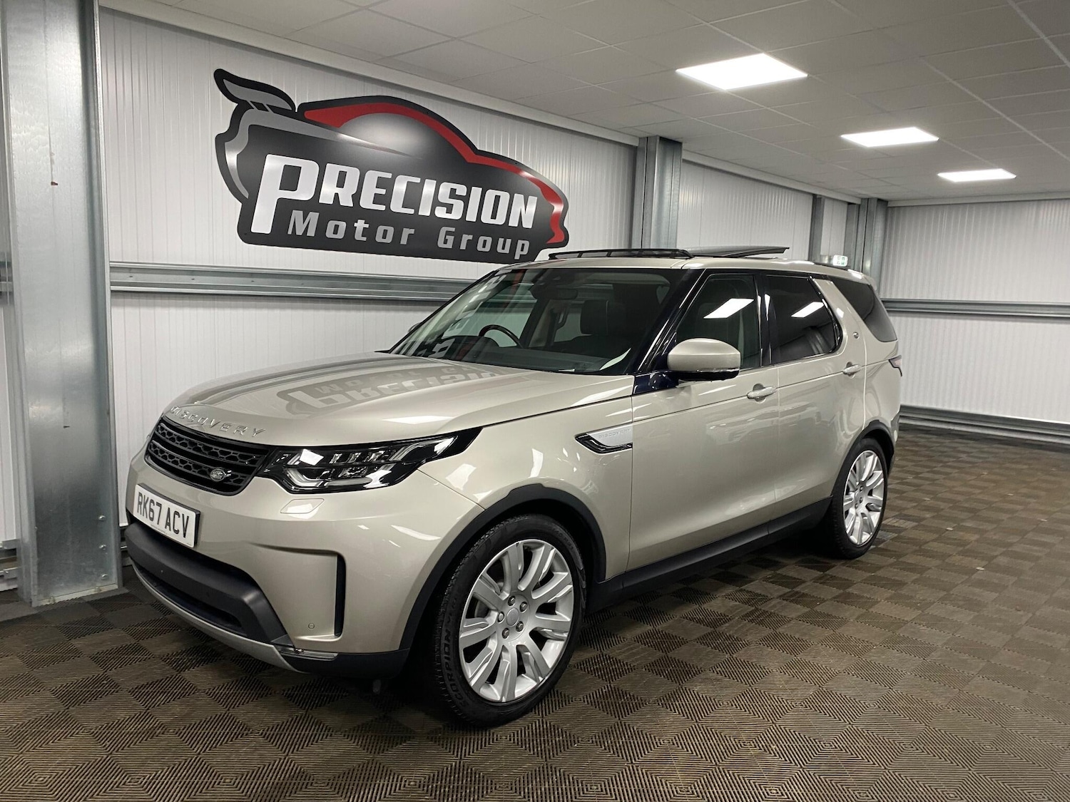 Used Land Rover Discovery 2017 for sale - 76865844: Photo 8