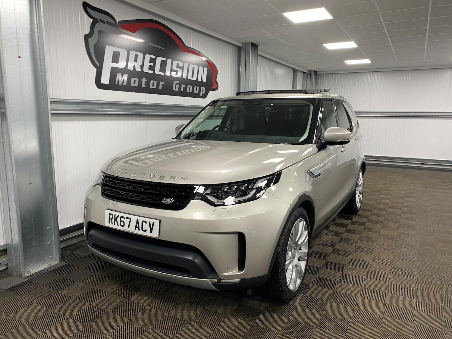 Used Land Rover Discovery 2017 for sale - 76865844: Photo 9