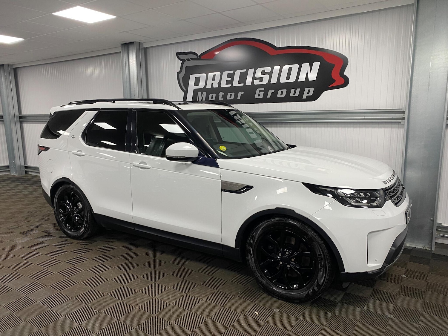 Used Land Rover Discovery 2018 for sale - 76997453: Photo 3