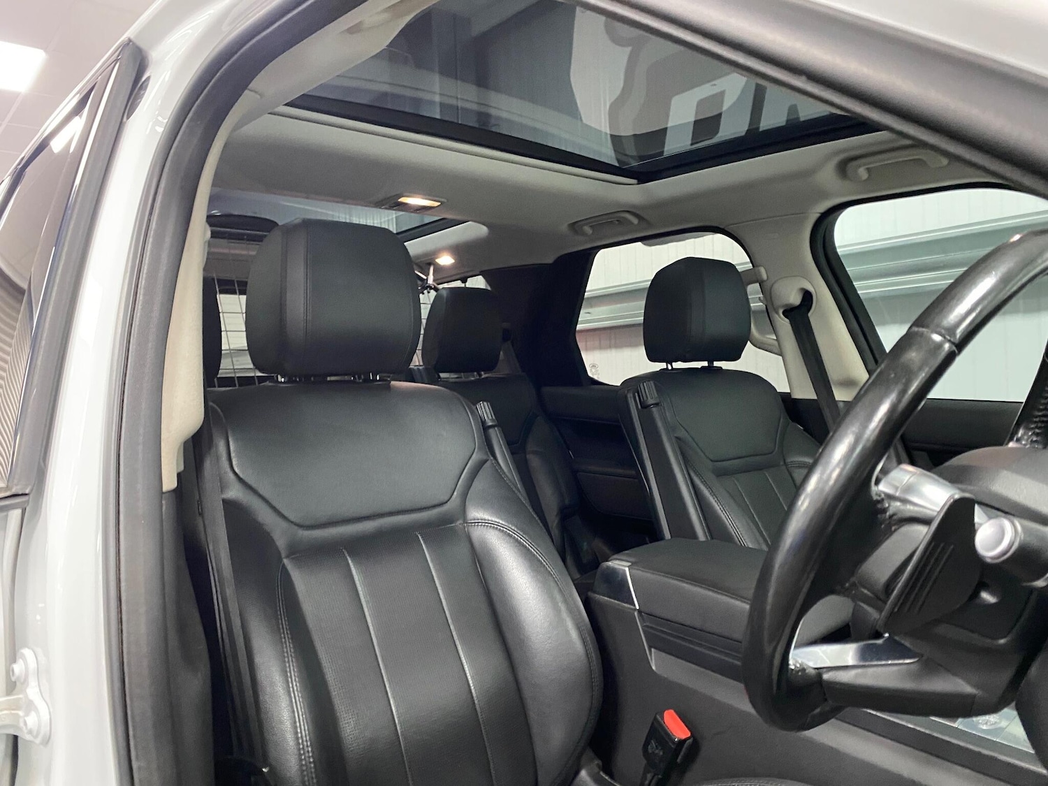 Used Land Rover Discovery 2018 for sale - 76997453: Photo 37