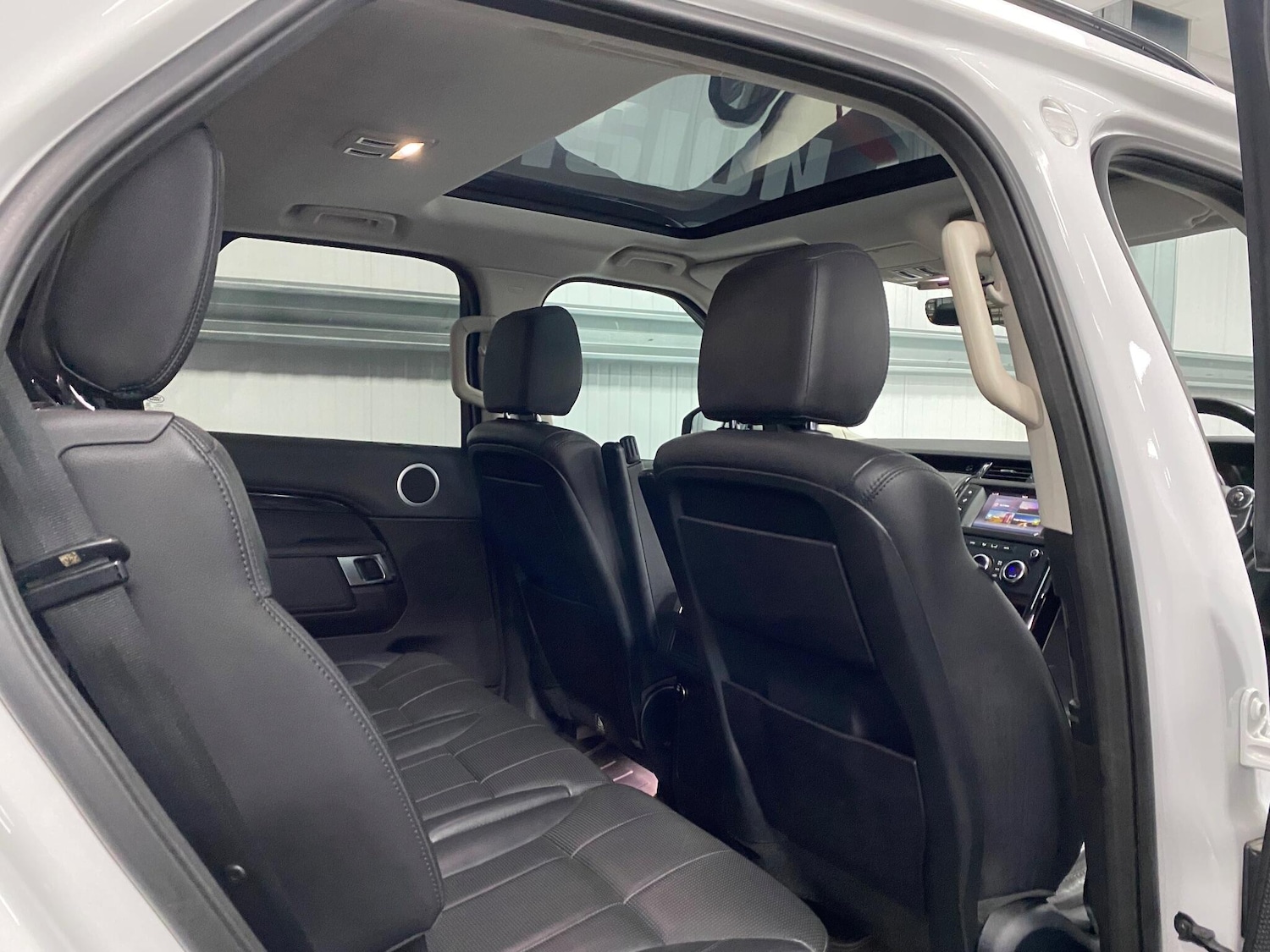 Used Land Rover Discovery 2018 for sale - 76997453: Photo 41