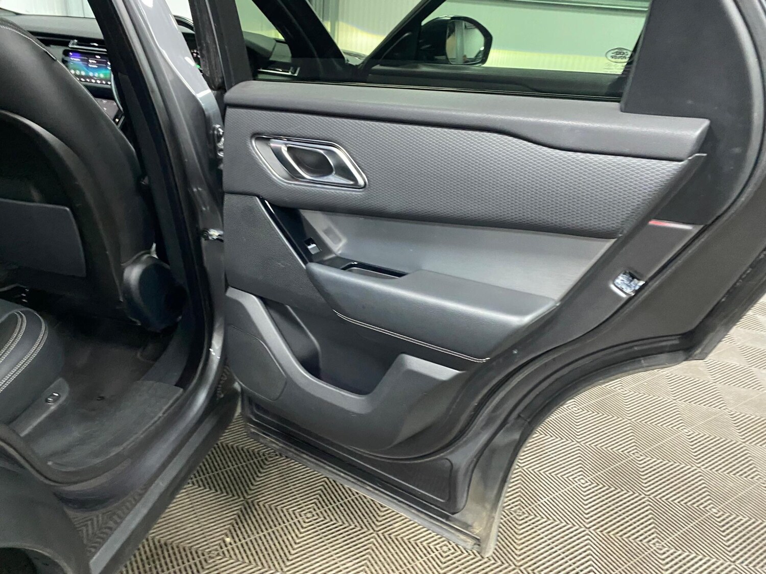 Used Land Rover Range Rover Velar 2018 for sale - 76380489: Photo 41