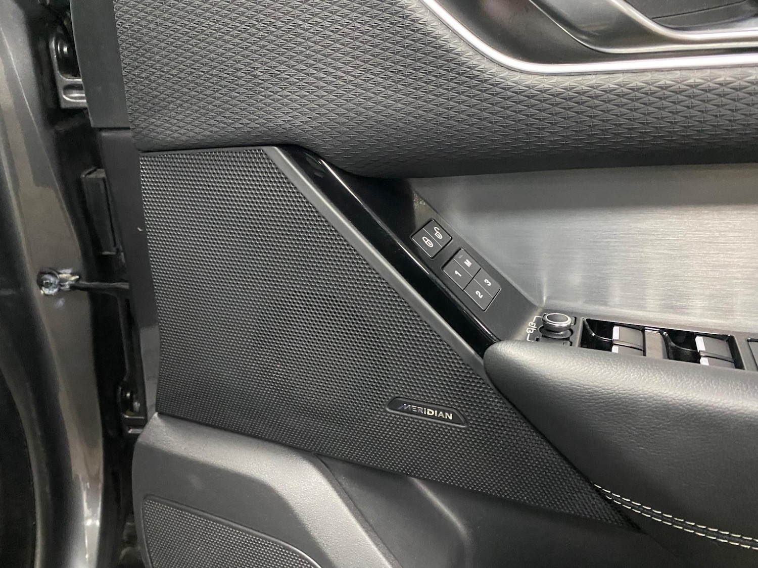 Used Land Rover Range Rover Velar 2018 for sale - 76380489: Photo 43