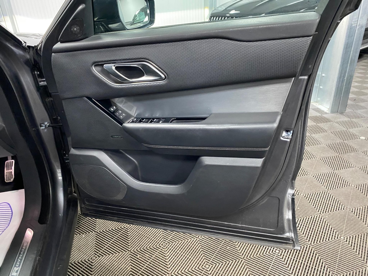 Used Land Rover Range Rover Velar 2018 for sale - 76380489: Photo 44