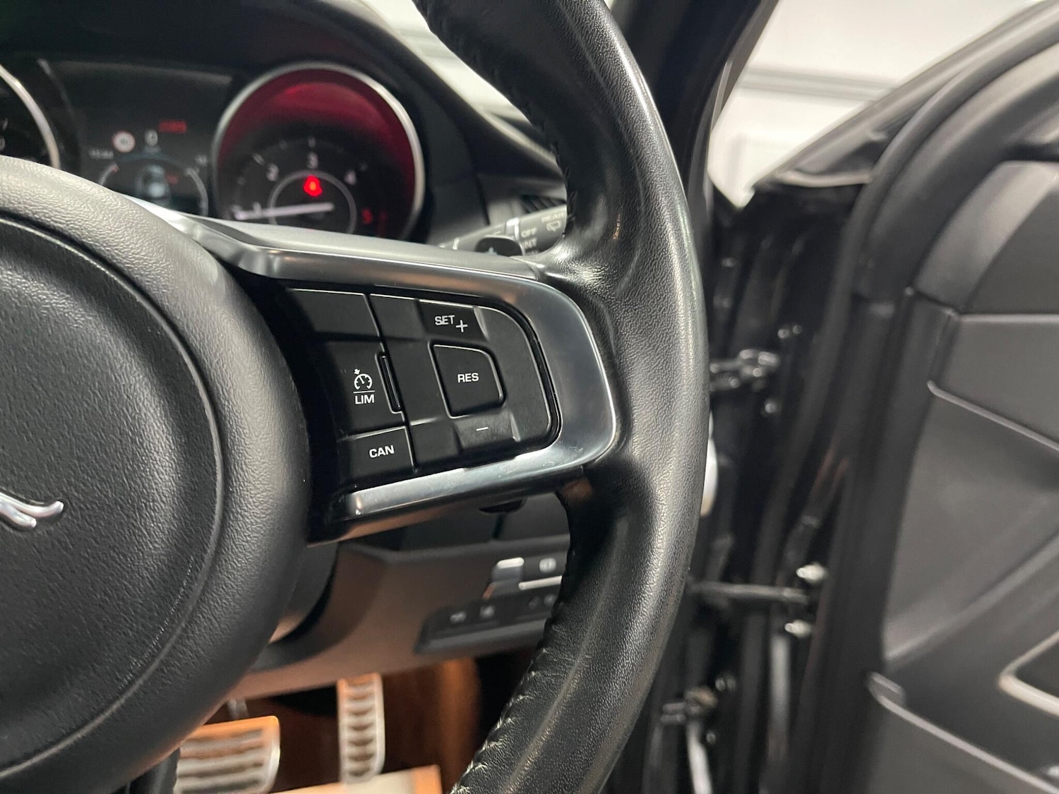 Used Jaguar E-Pace 2018 for sale - 77970298: Photo 47