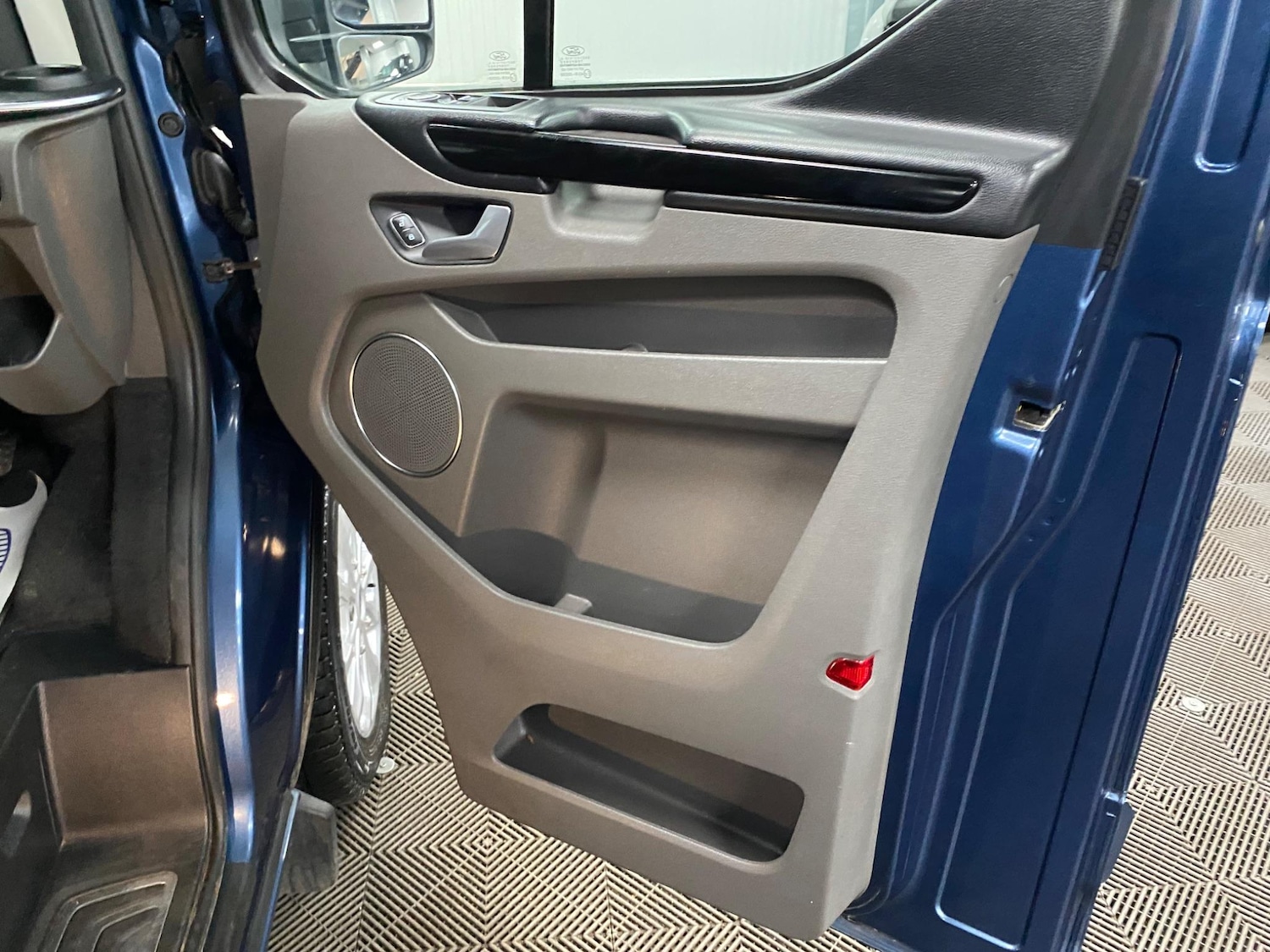 Used Ford Tourneo Custom 2019 for sale - 76995682: Photo 41