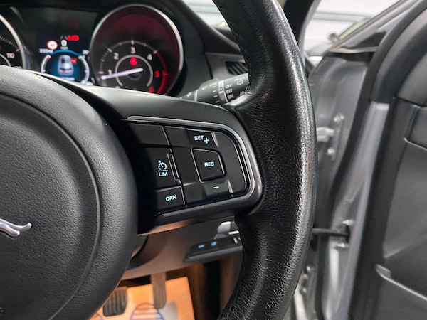 Used Jaguar E-Pace 2018 for sale - 75990812: Photo 34