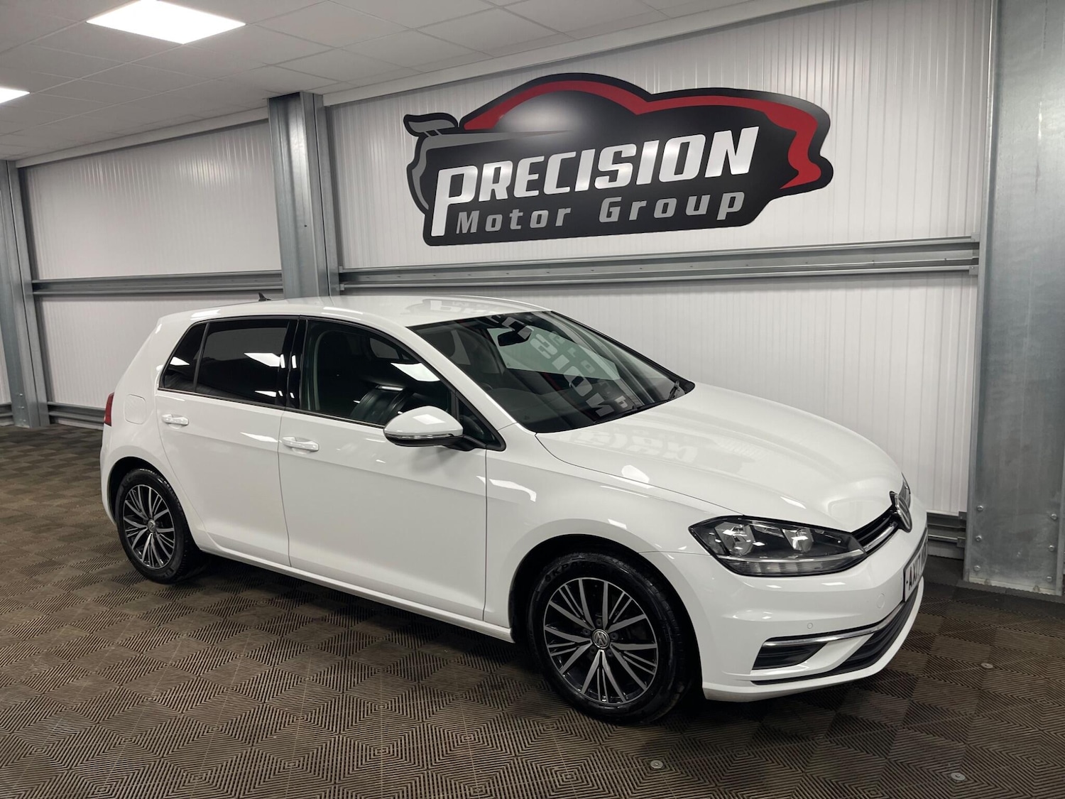 Used Volkswagen Golf 2017 for sale - 77658235: Photo 3