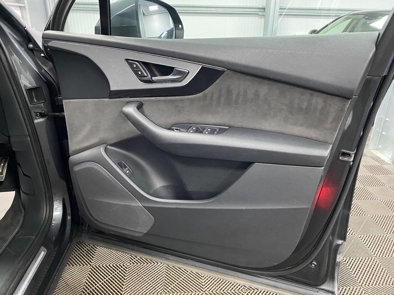 Used Audi Q7 2016 for sale - 76952384: Photo 44