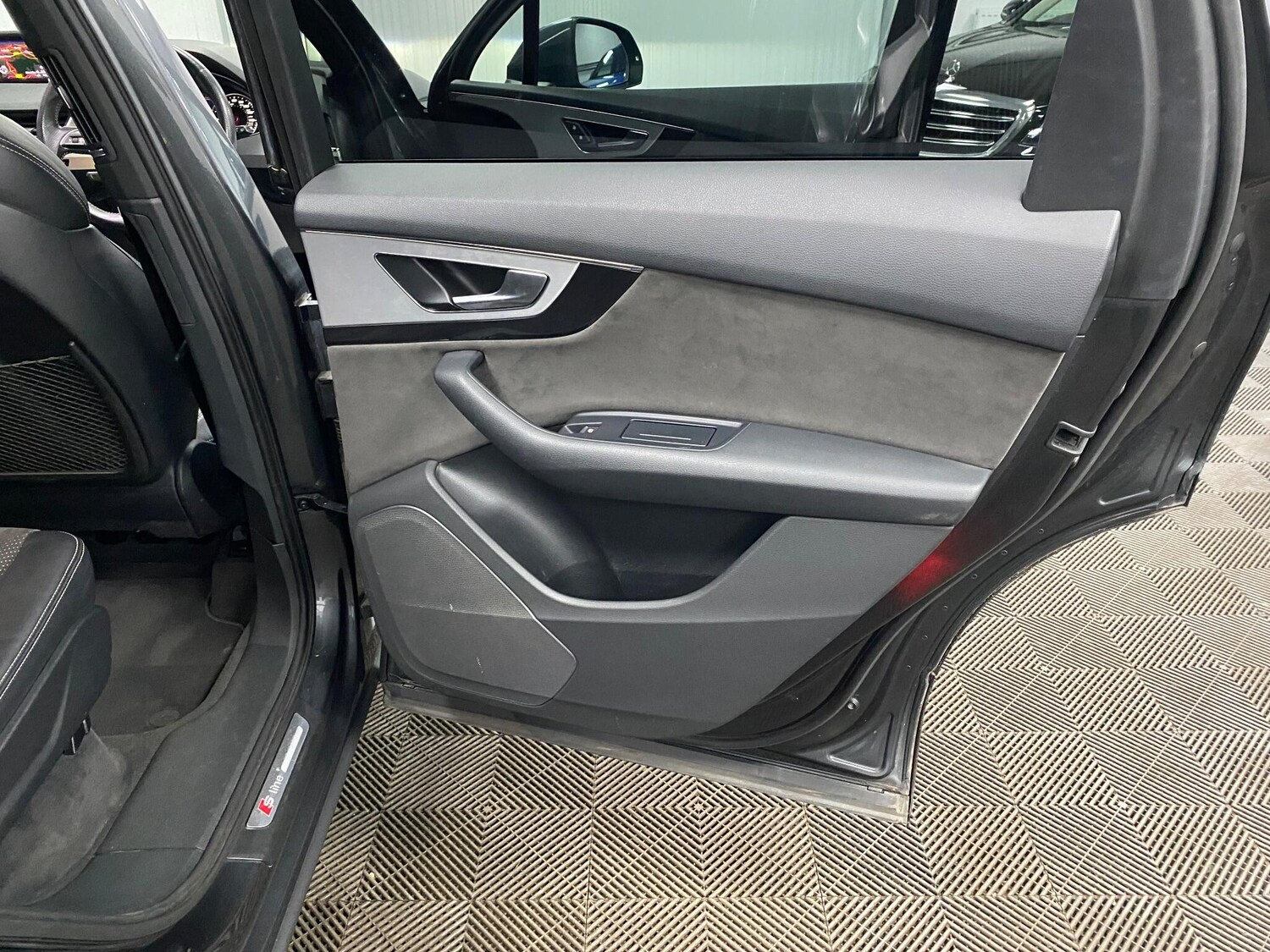 Used Audi Q7 2016 for sale - 76952384: Photo 46