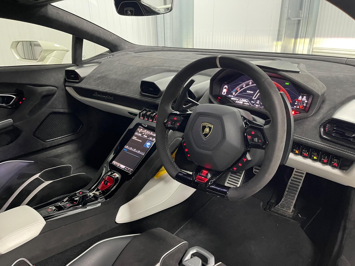 Used Lamborghini Huracan 2023 for sale - 77892365: Photo 29