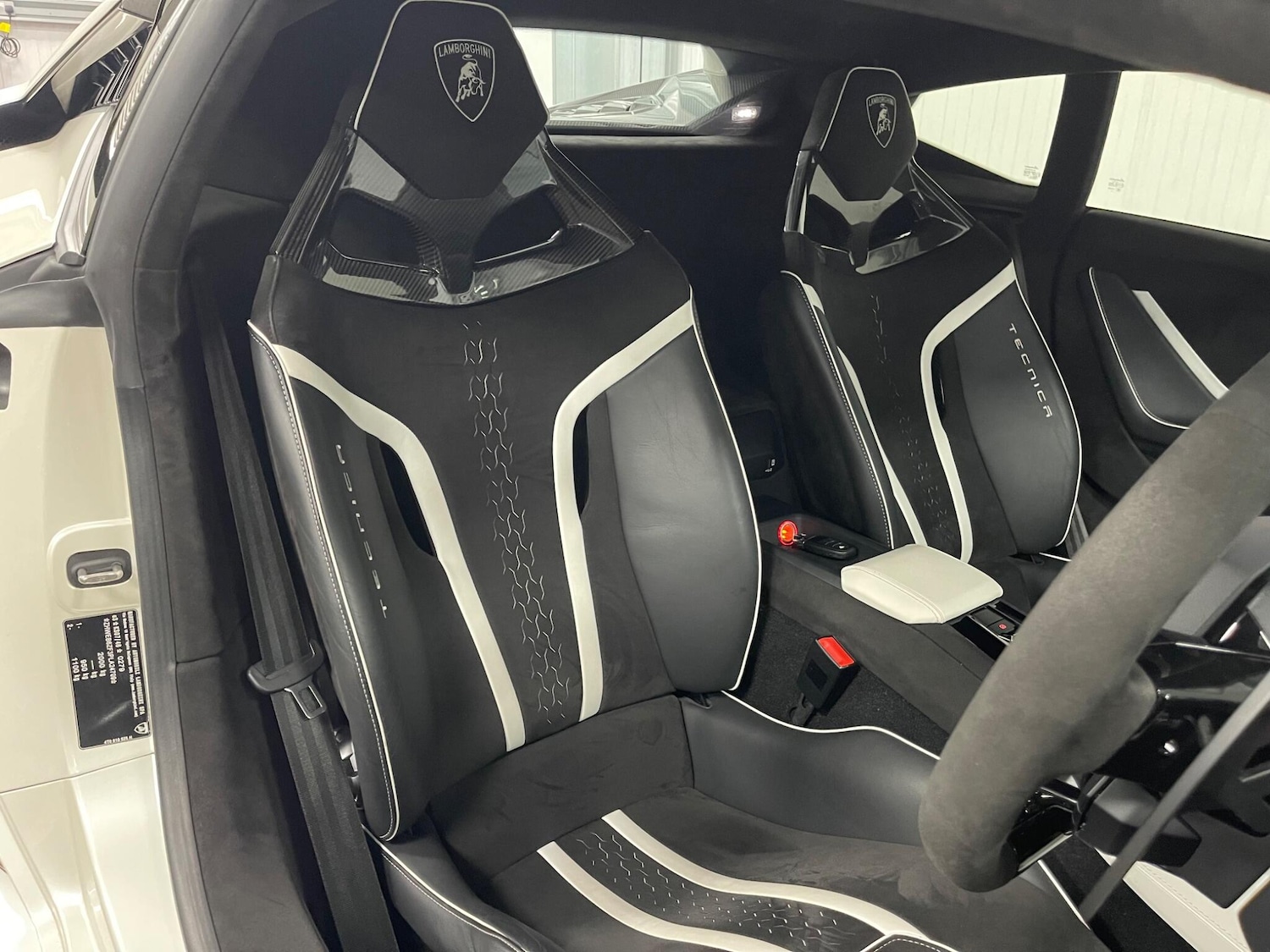 Used Lamborghini Huracan 2023 for sale - 77892365: Photo 31