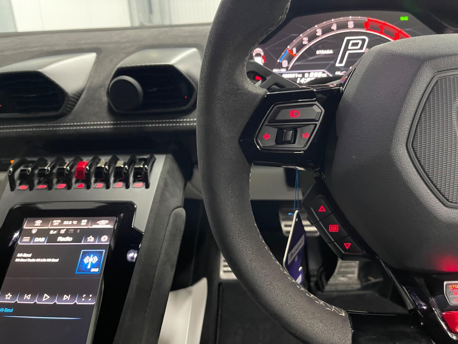 Used Lamborghini Huracan 2023 for sale - 77892365: Photo 35