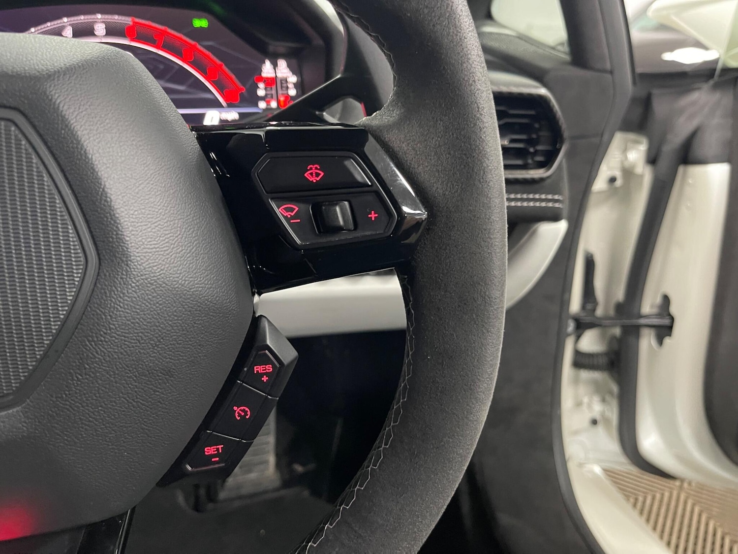 Used Lamborghini Huracan 2023 for sale - 77892365: Photo 36