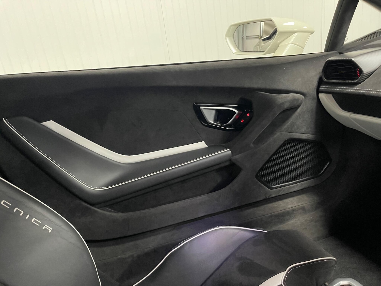 Used Lamborghini Huracan 2023 for sale - 77892365: Photo 38