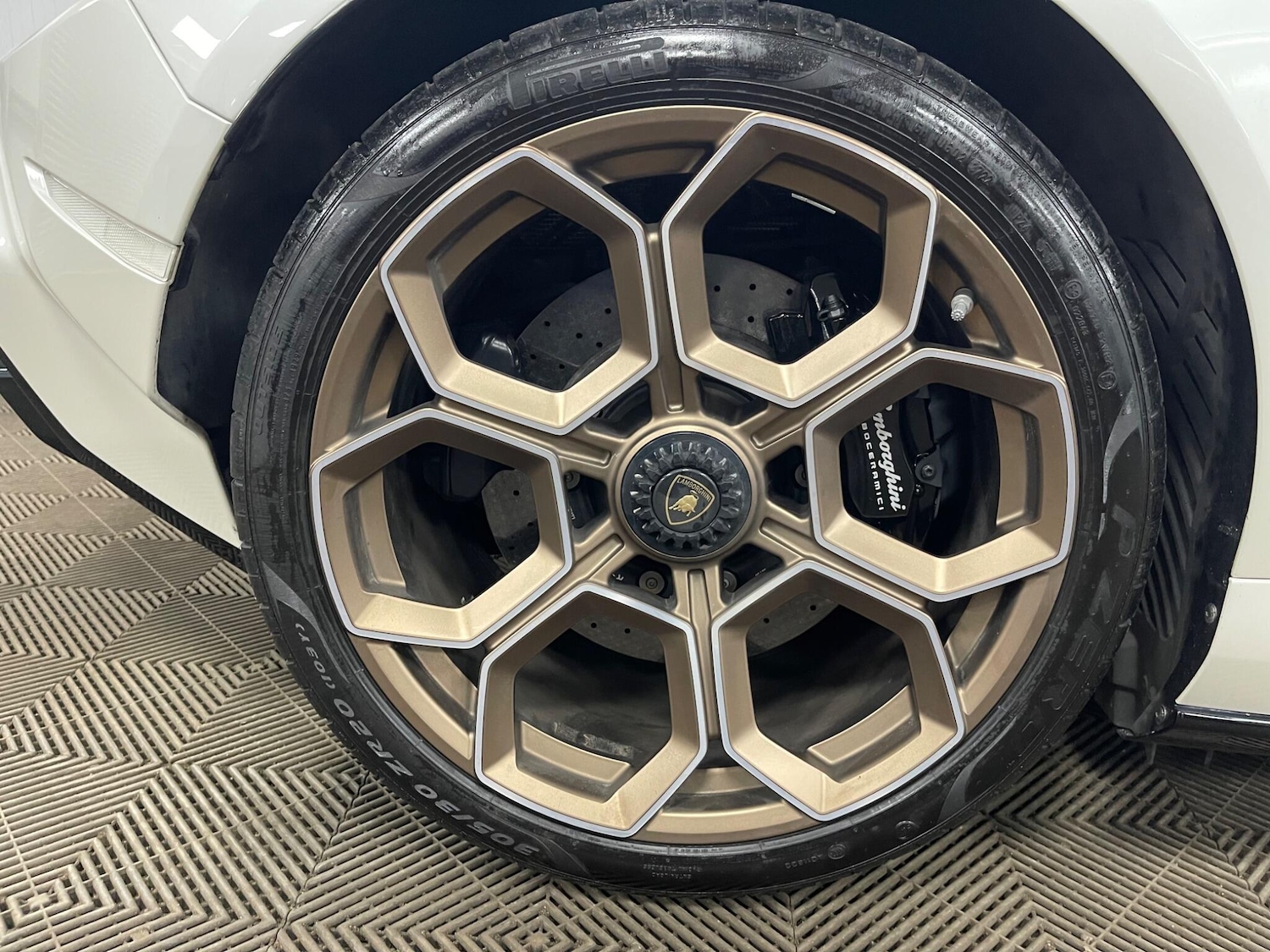 Used Lamborghini Huracan 2023 for sale - 77892365: Photo 40