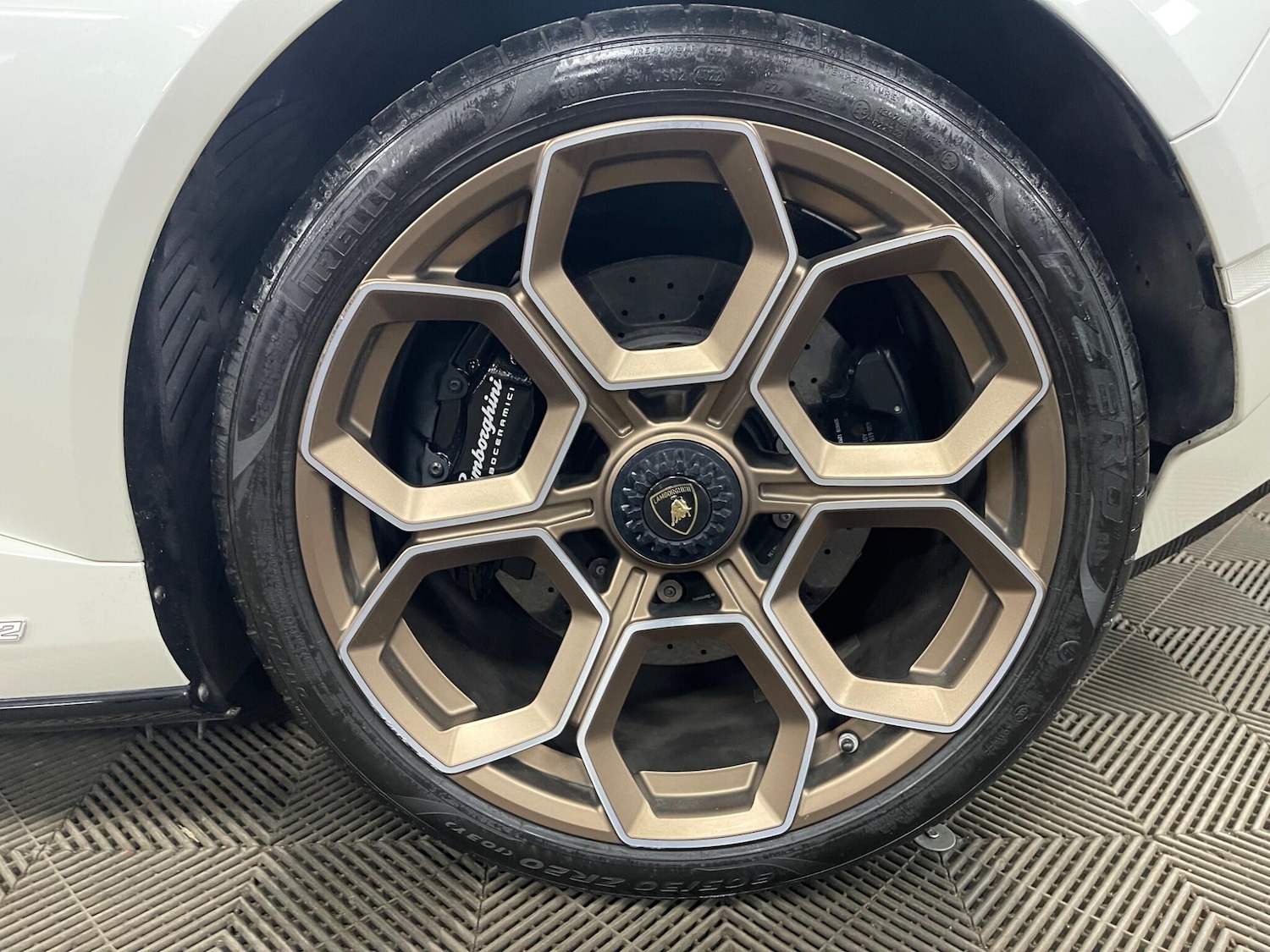 Used Lamborghini Huracan 2023 for sale - 77892365: Photo 41