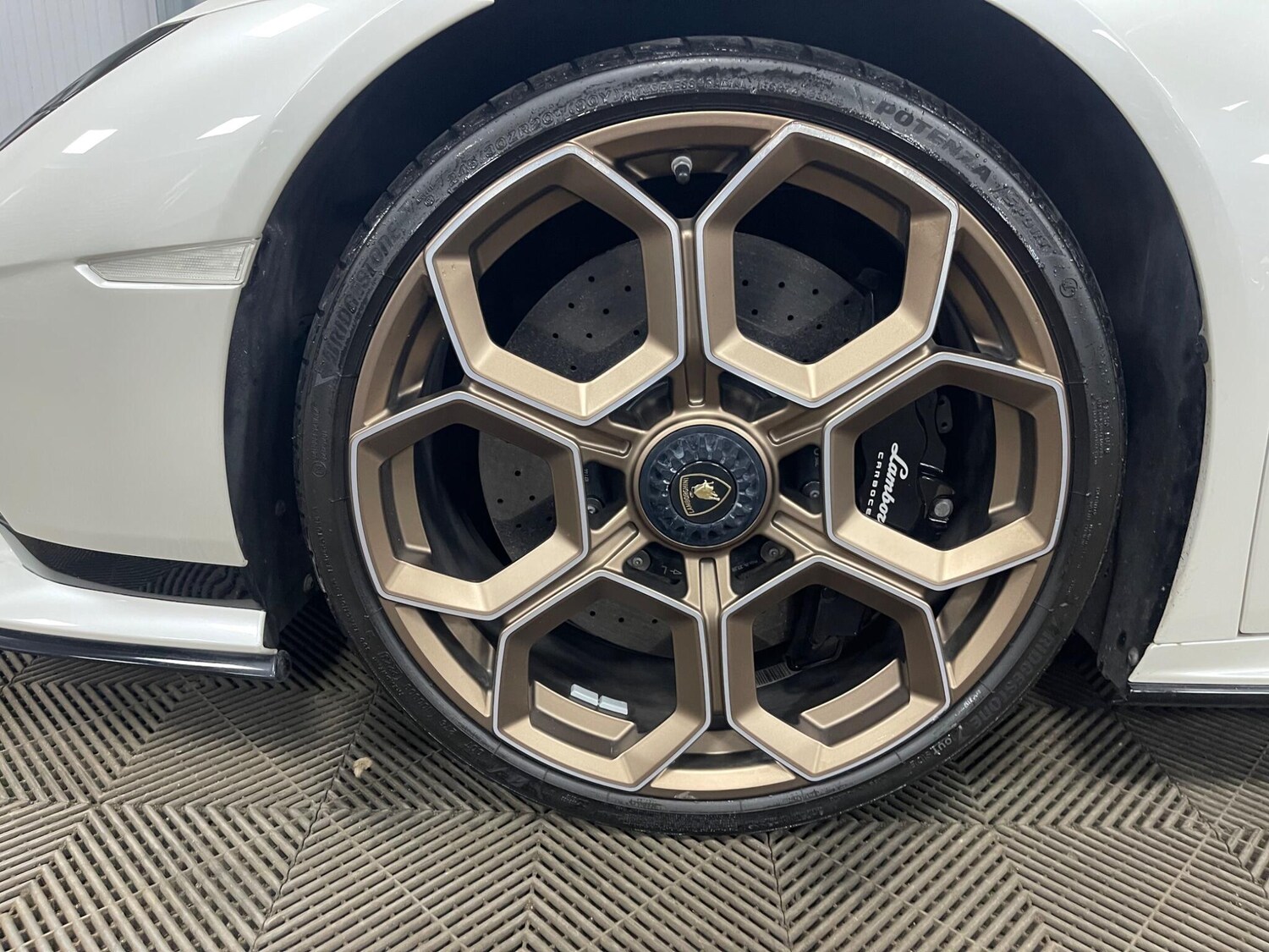 Used Lamborghini Huracan 2023 for sale - 77892365: Photo 42