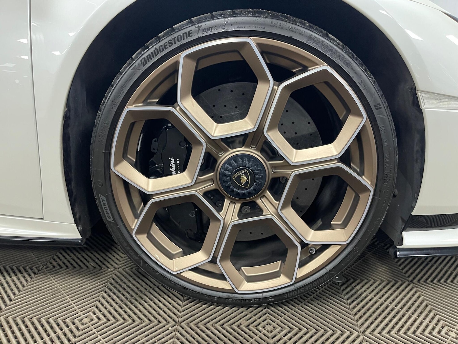 Used Lamborghini Huracan 2023 for sale - 77892365: Photo 43