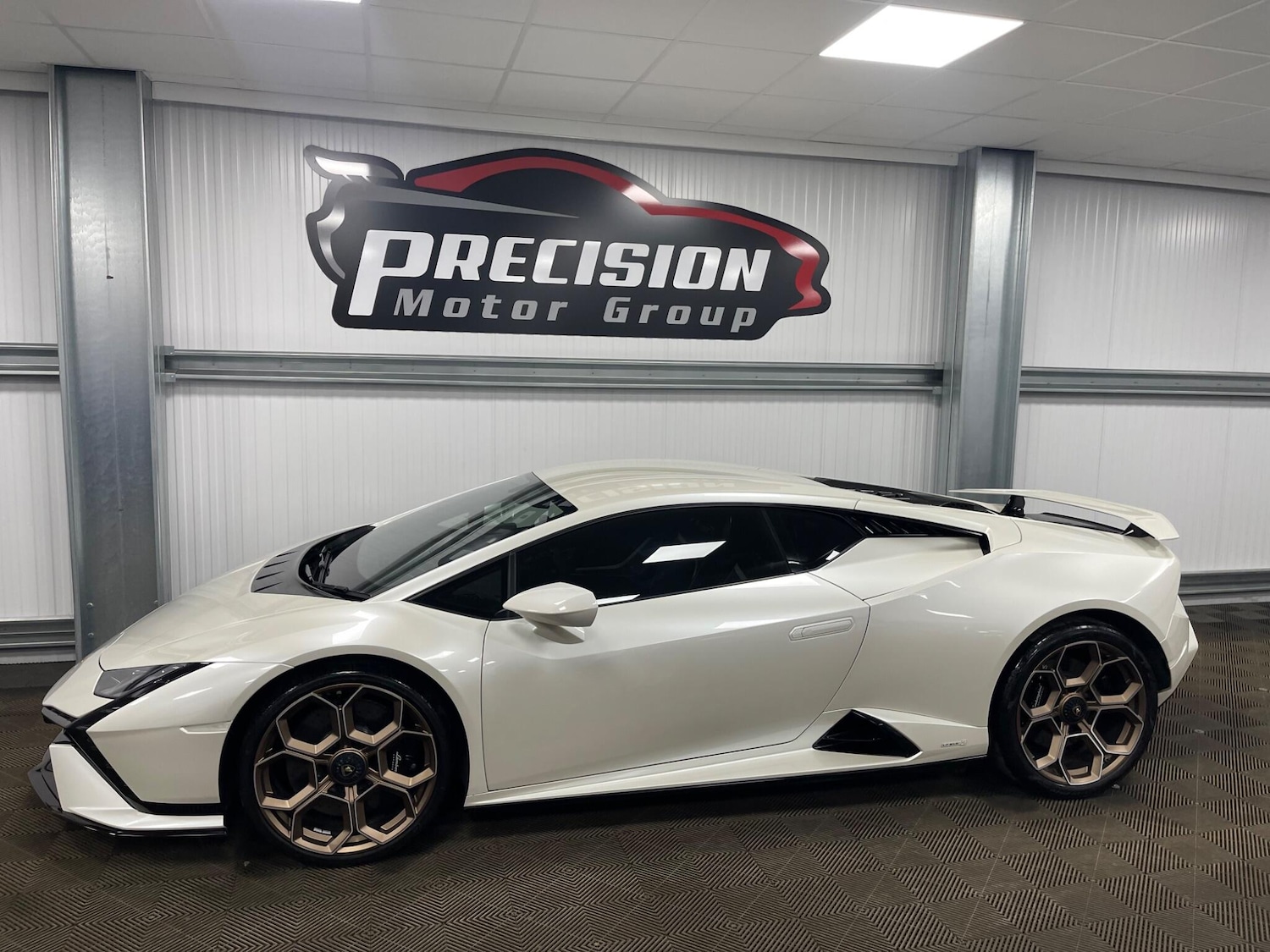 Used Lamborghini Huracan 2023 for sale - 77892365: Photo 8