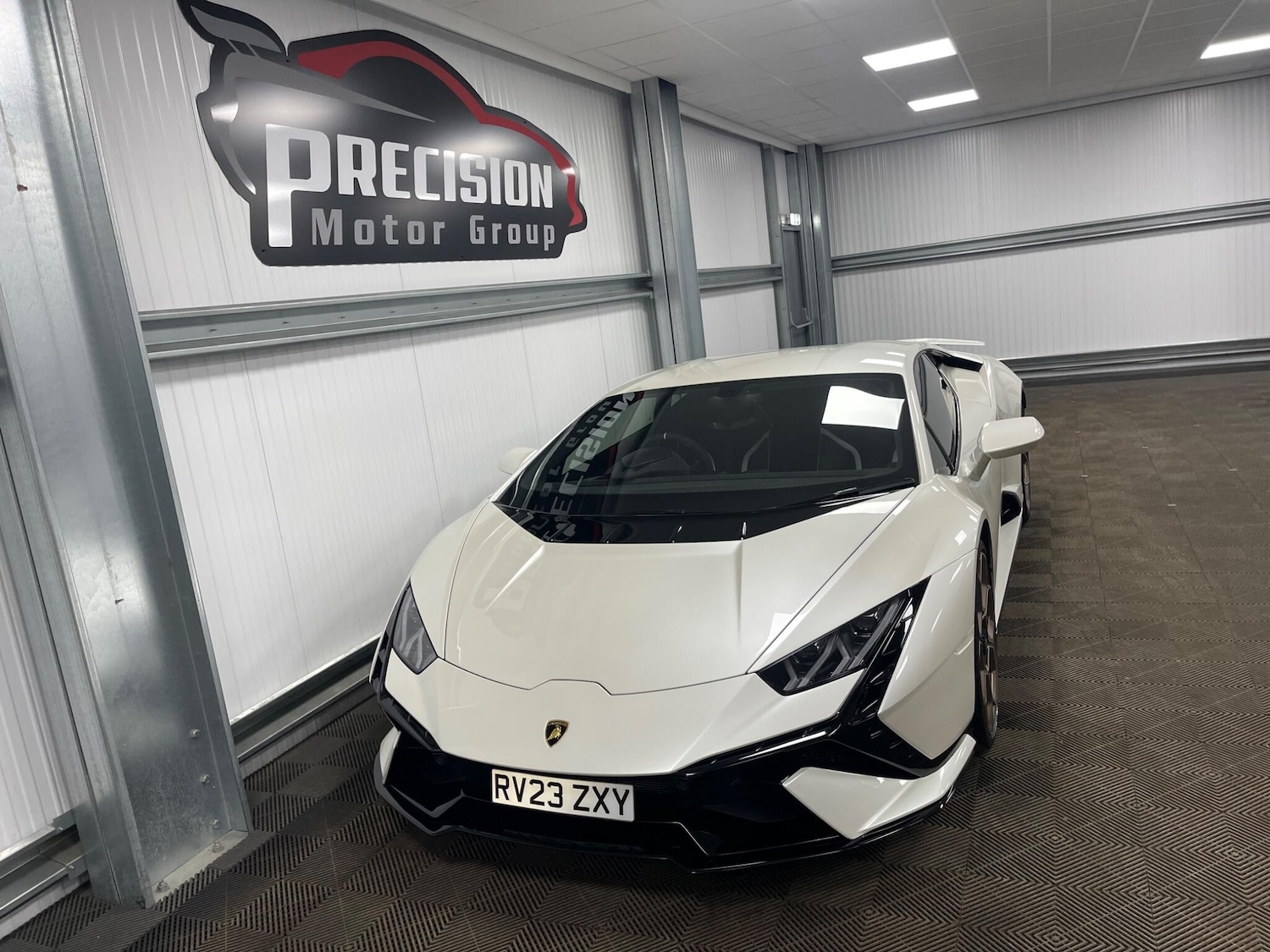 Used Lamborghini Huracan 2023 for sale - 77892365: Photo 9