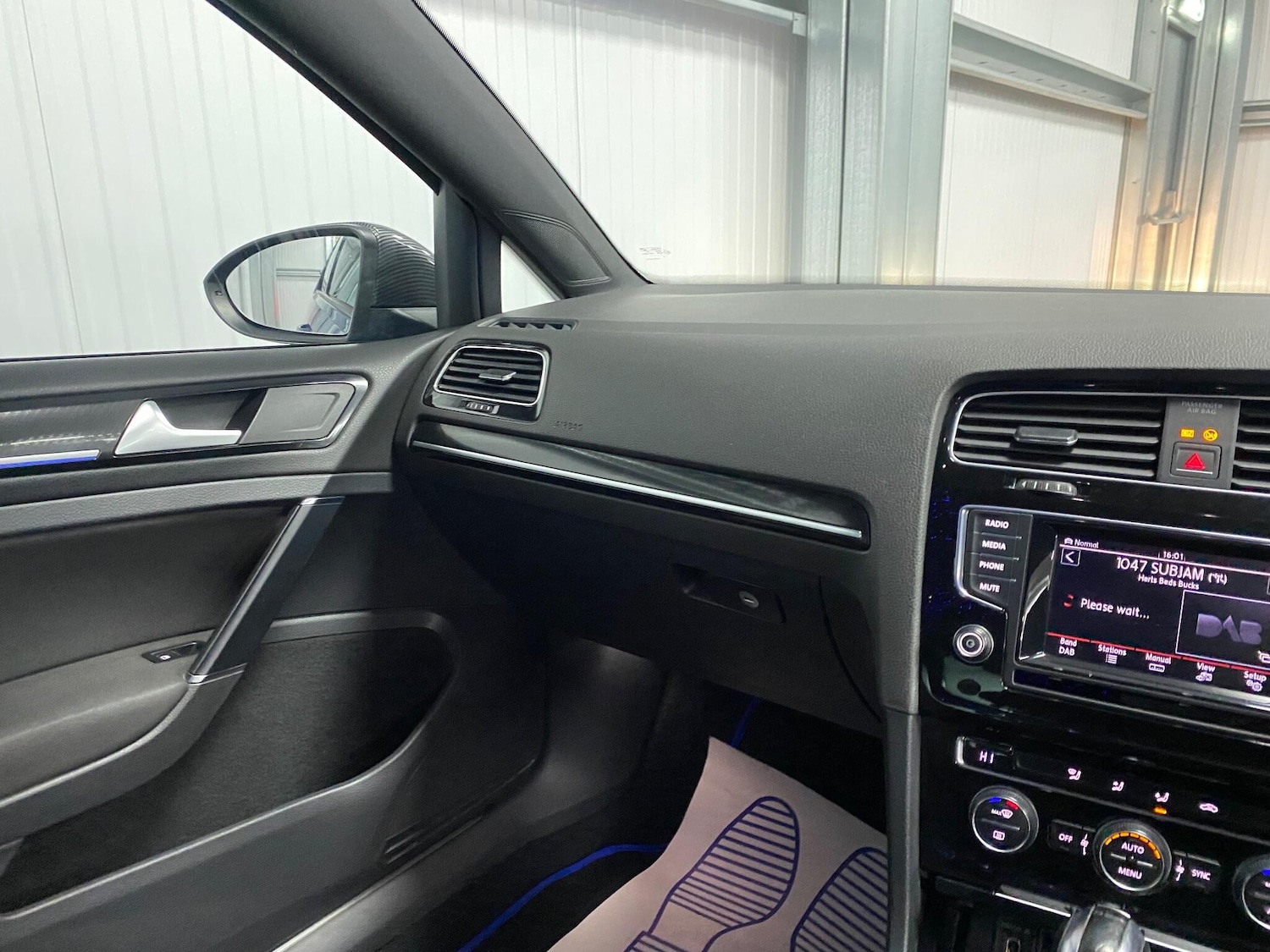 Used Volkswagen Golf 2015 for sale - 77120249: Photo 32