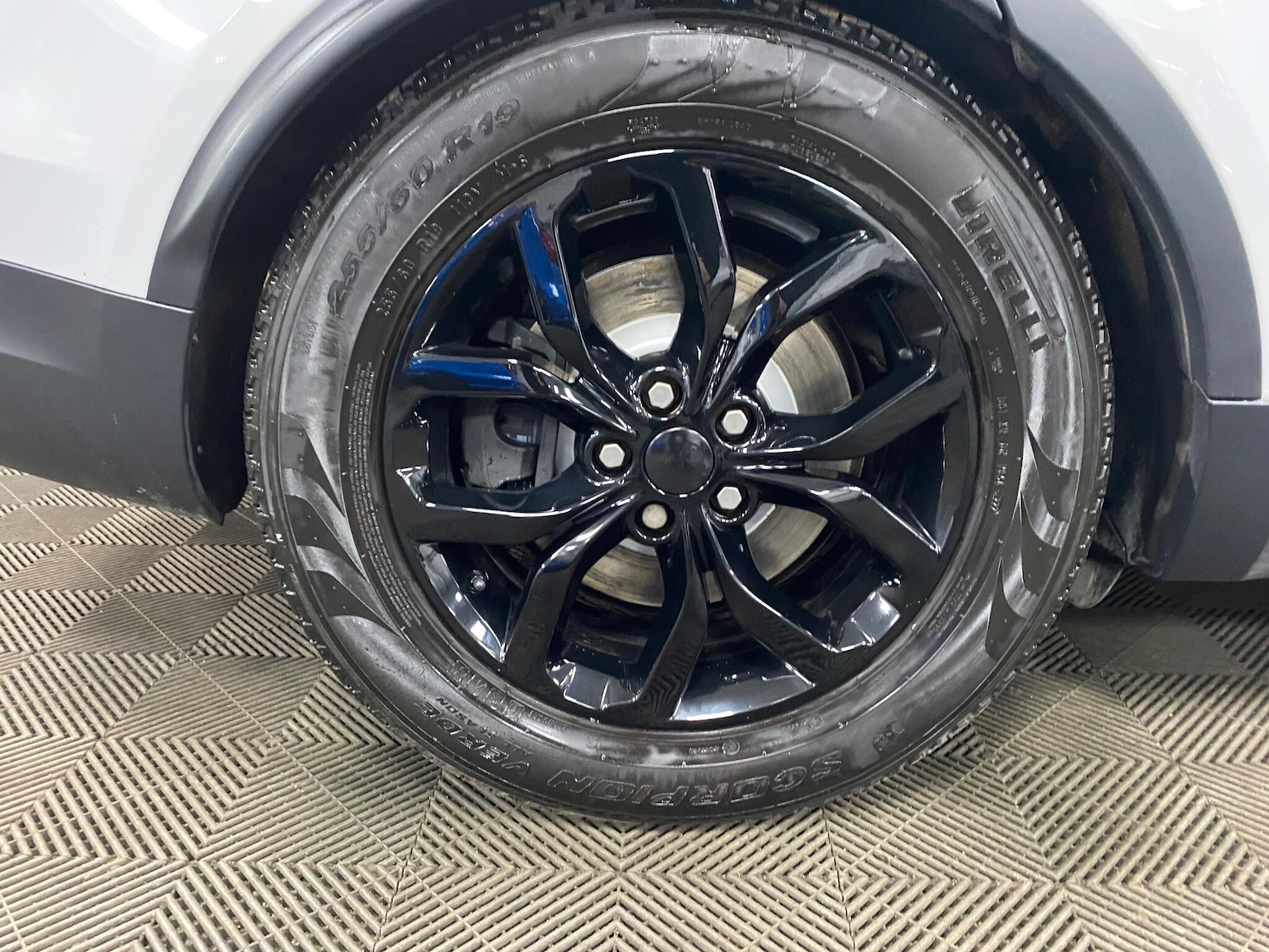 Used Land Rover Discovery 2018 for sale - 77091823: Photo 50