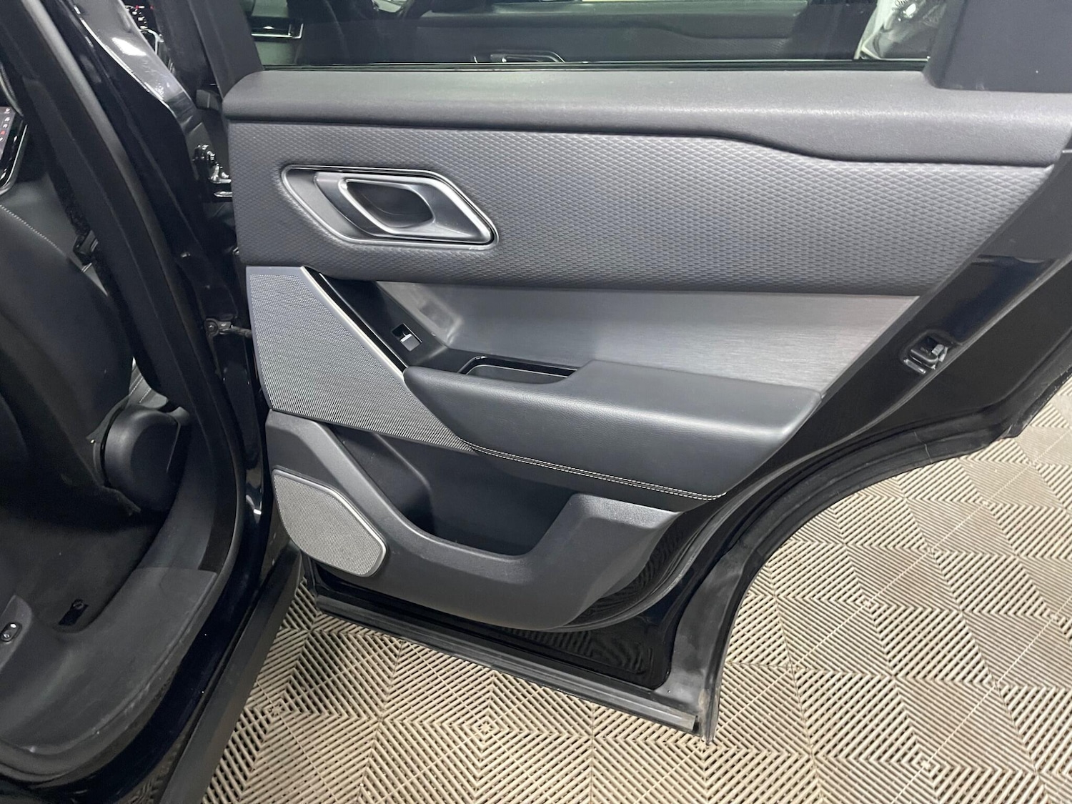 Used Land Rover Range Rover Velar 2018 for sale - 78058851: Photo 41