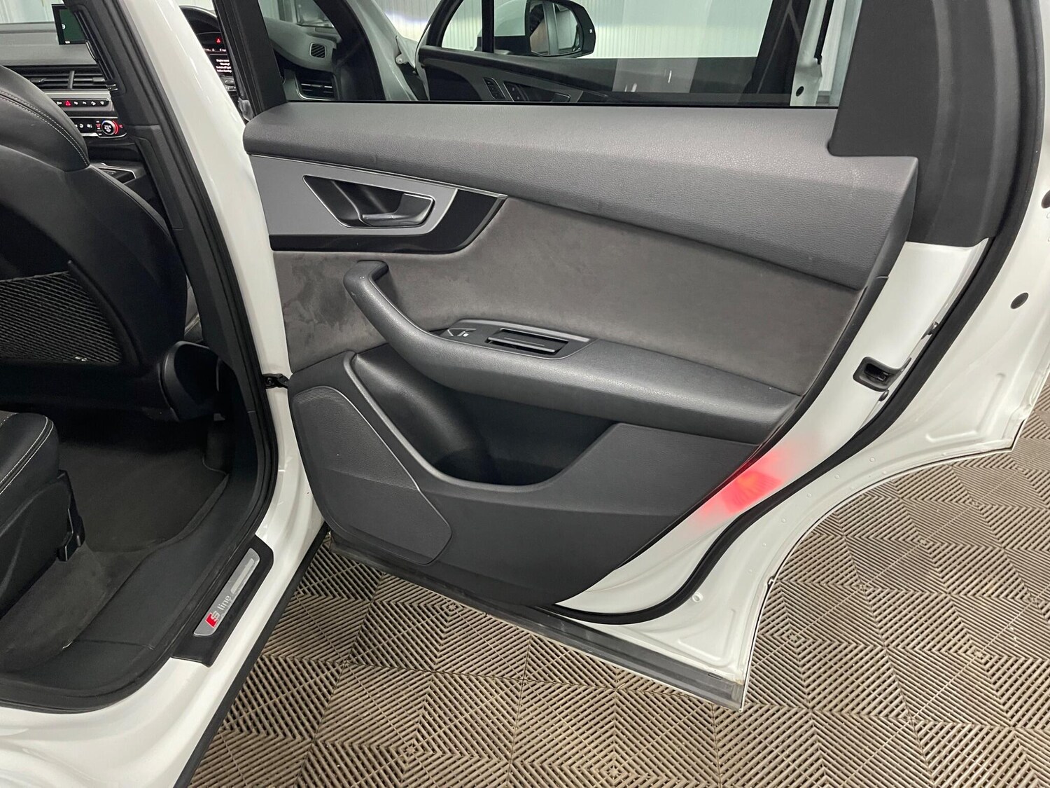 Used Audi Q7 2016 for sale - 77838666: Photo 42