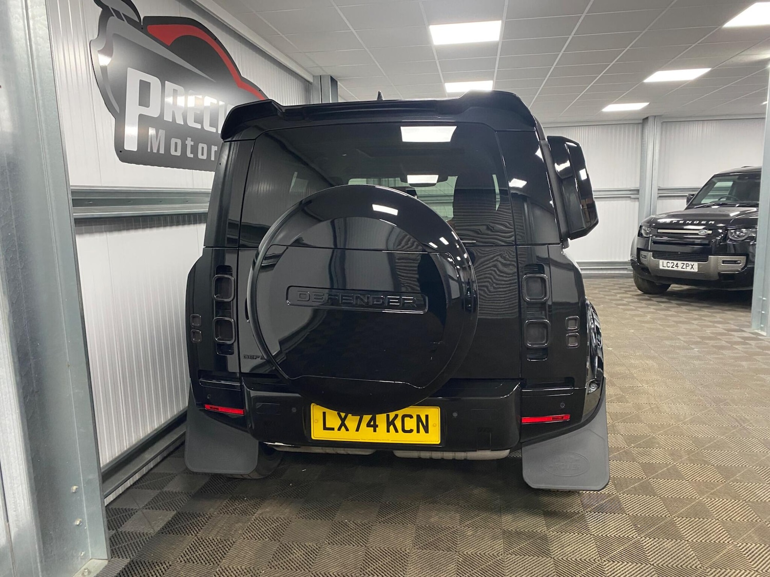 Used Land Rover Defender 2024 for sale - 77254770: Photo 11