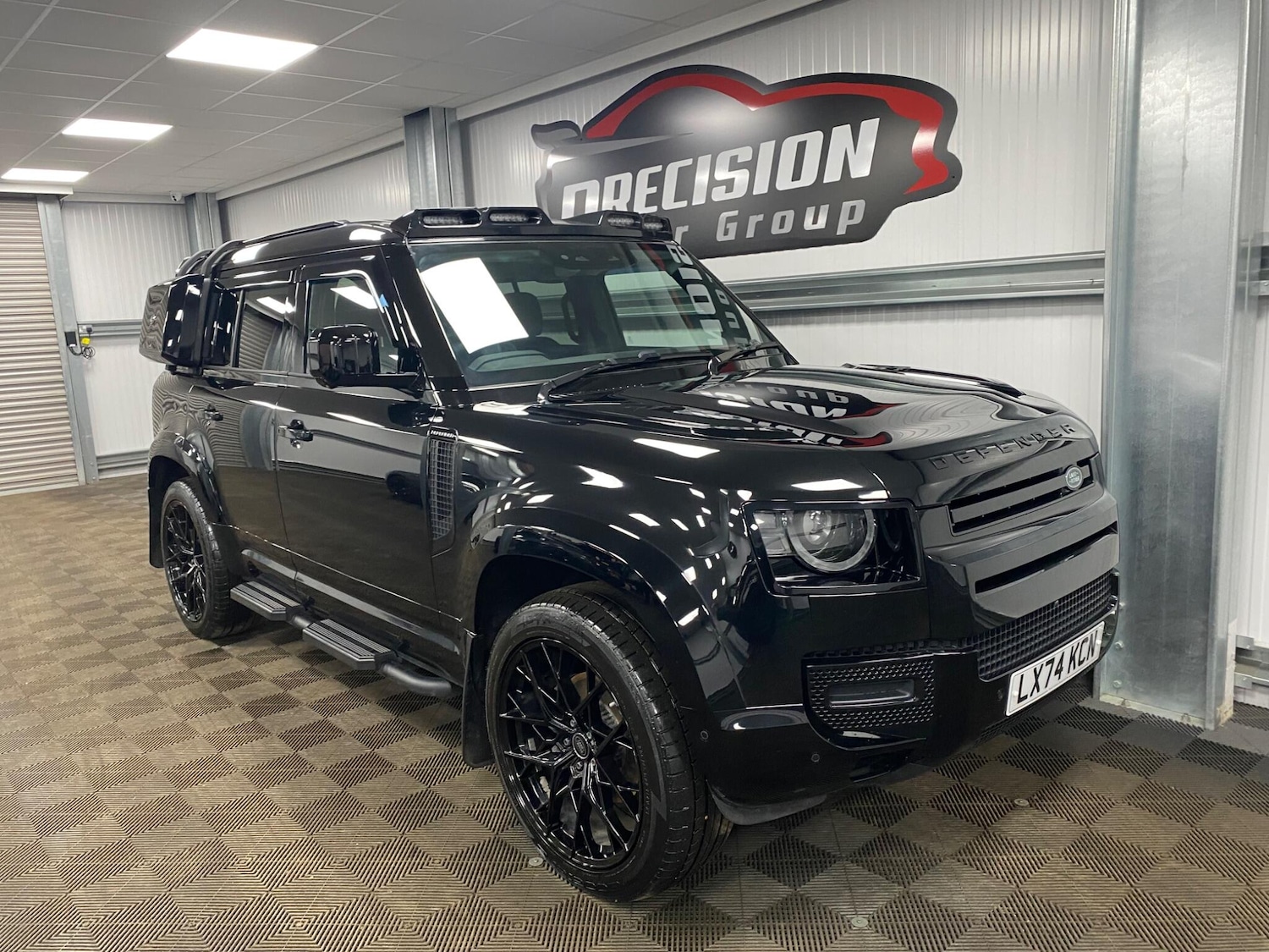 Used Land Rover Defender 2024 for sale - 77254770: Photo 2