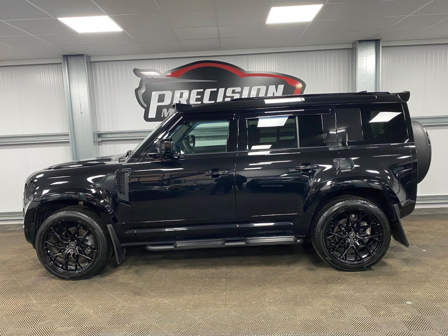 Used Land Rover Defender 2024 for sale - 77254770: Photo 25