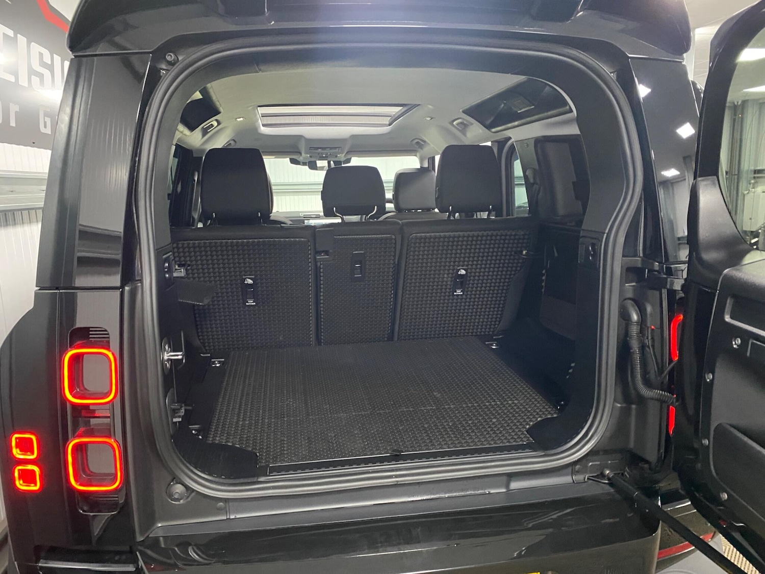 Used Land Rover Defender 2024 for sale - 77254770: Photo 43