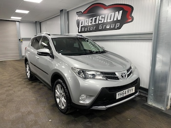 (64) - 2.0 D-4D Invincible 4WD Euro 5 (s/s) 5dr