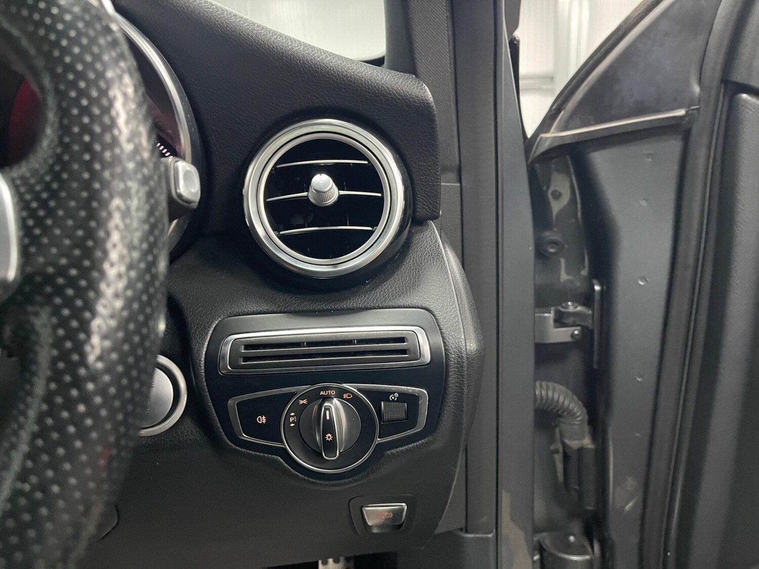 Used Mercedes-Benz GLC 2018 for sale - 77957900: Photo 49