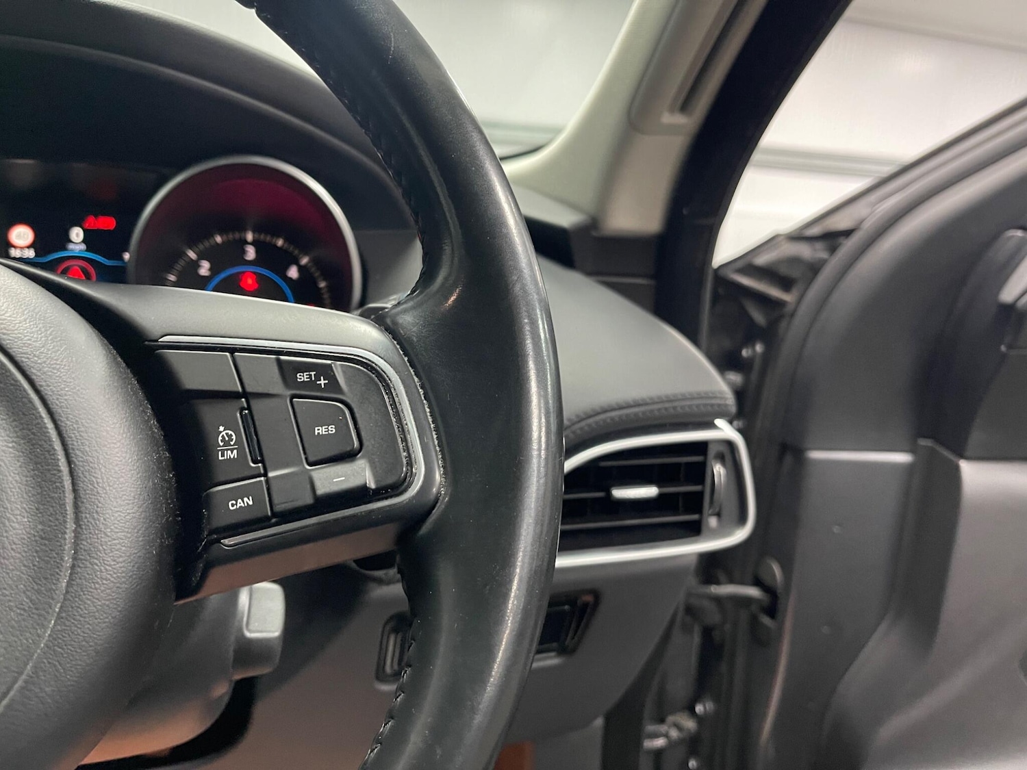 Used Jaguar F-Pace 2016 for sale - 78116451: Photo 47