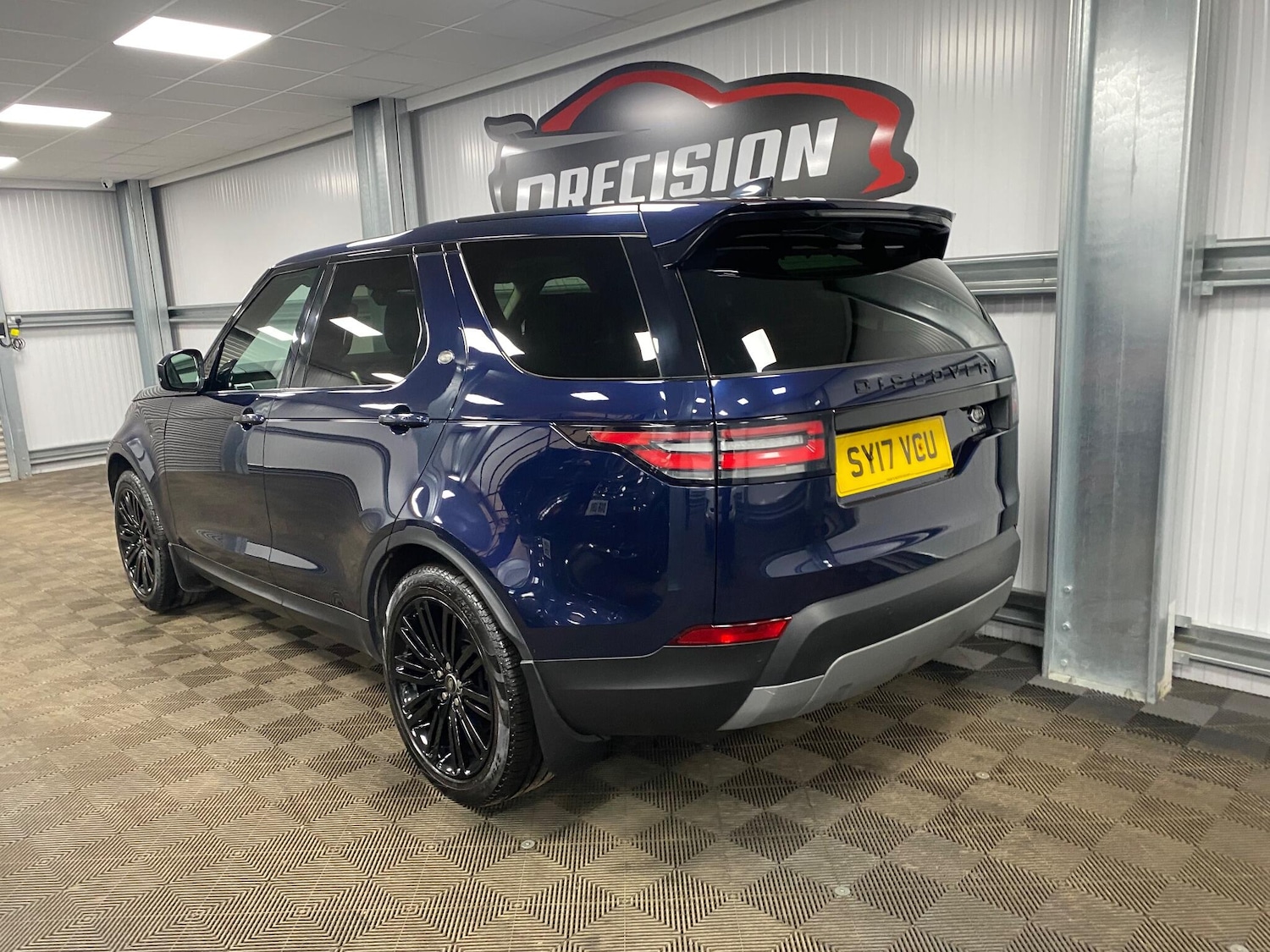 Used Land Rover Discovery 2017 for sale - 77144468: Photo 11